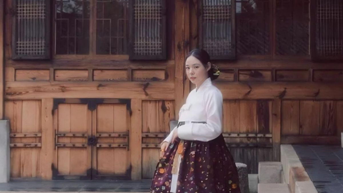 Min Hyo Rin Radiates Elegance in Traditional Hanbok, Captivating Fans Worldwide